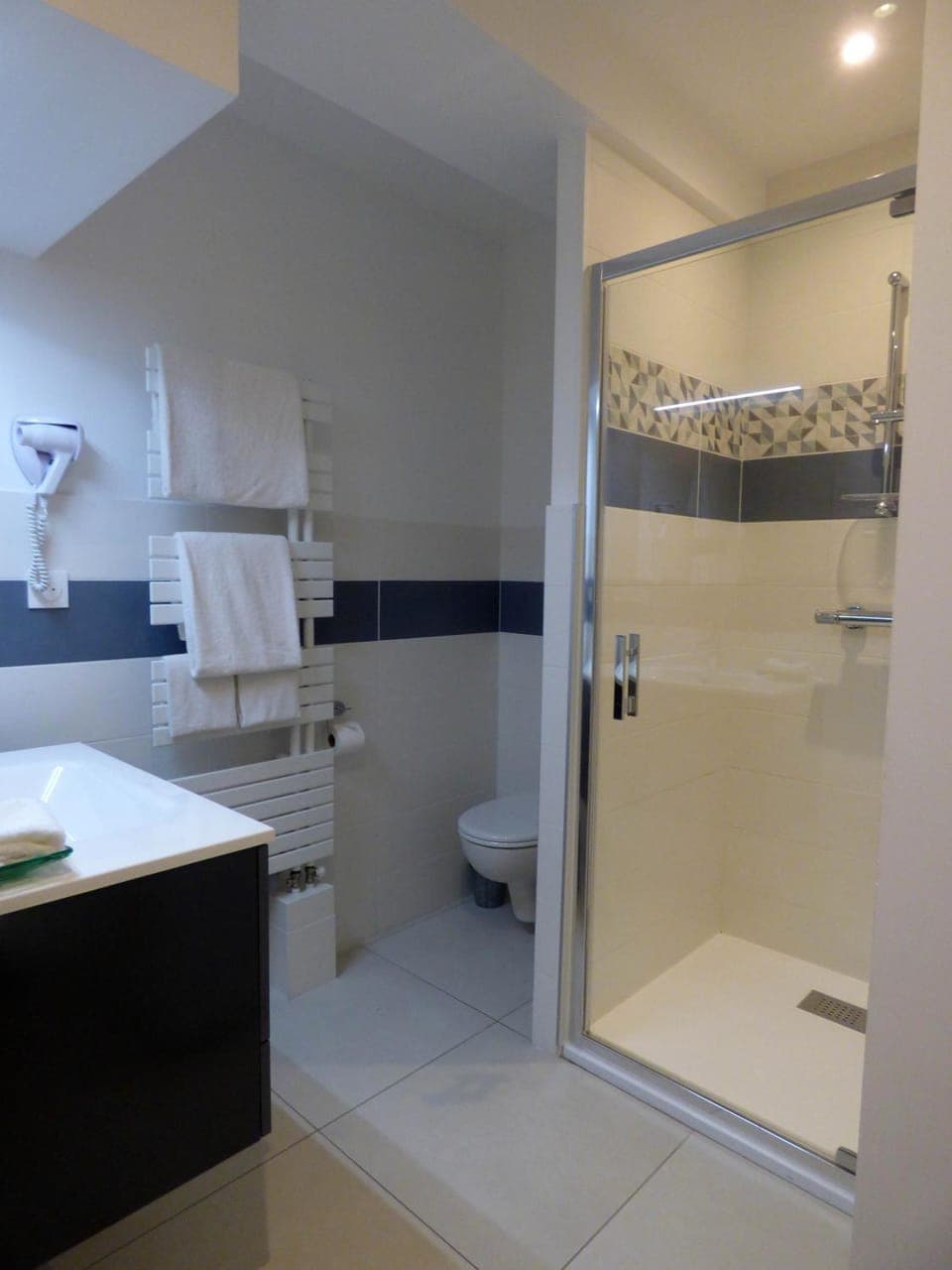 Shower, Bathroom, hair dryier