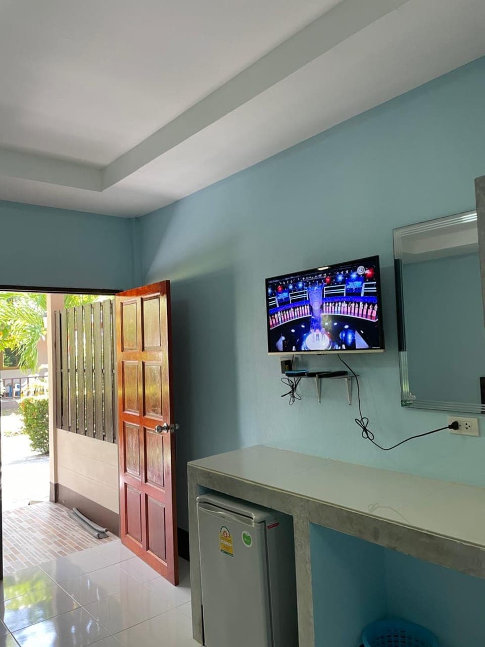 TV and multimedia, Photo of the whole room, minibar