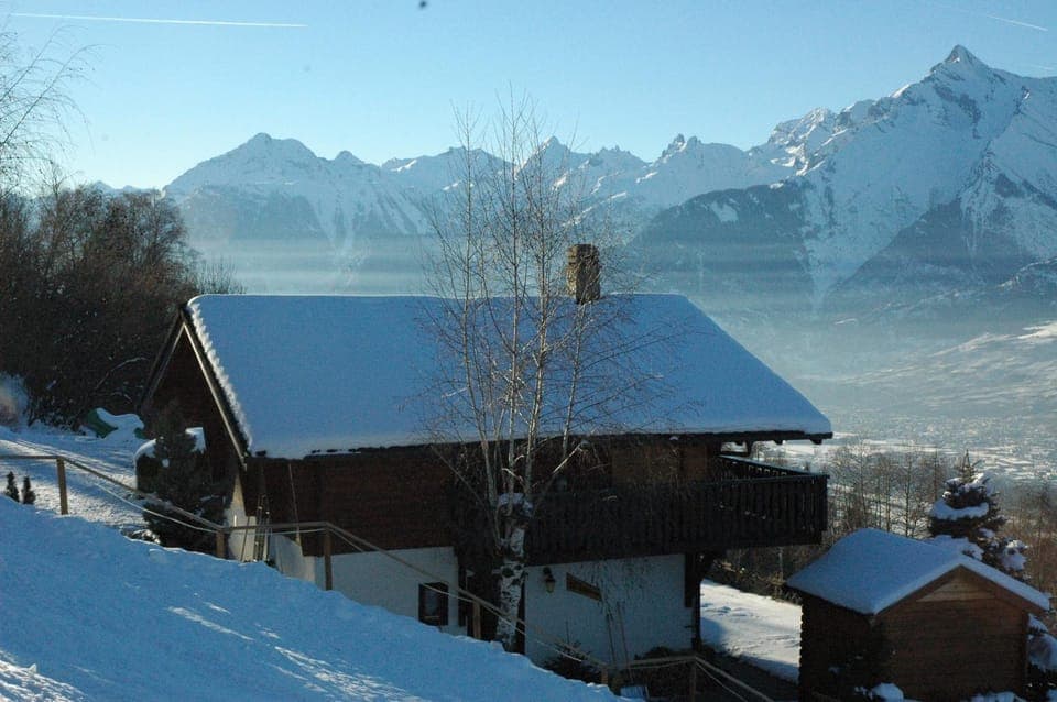 Facade/entrance, Skiing