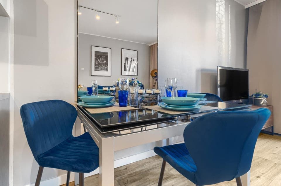 TV and multimedia, Living room, Dining area