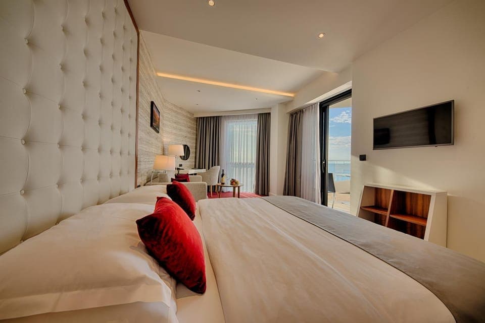 Communal lounge/ TV room, Bed, TV and multimedia, Photo of the whole room