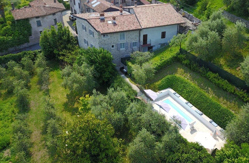 Property building, Bird's eye view, Swimming pool, Swimming pool