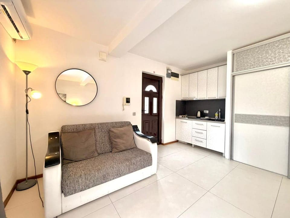 Kitchen or kitchenette, Seating area