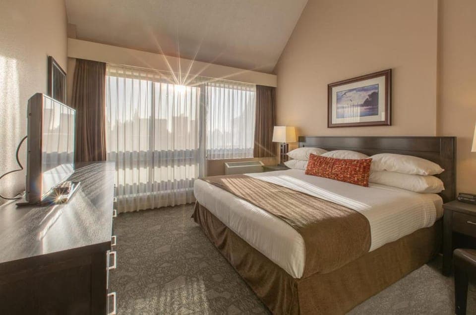 Bed, TV and multimedia, Bedroom