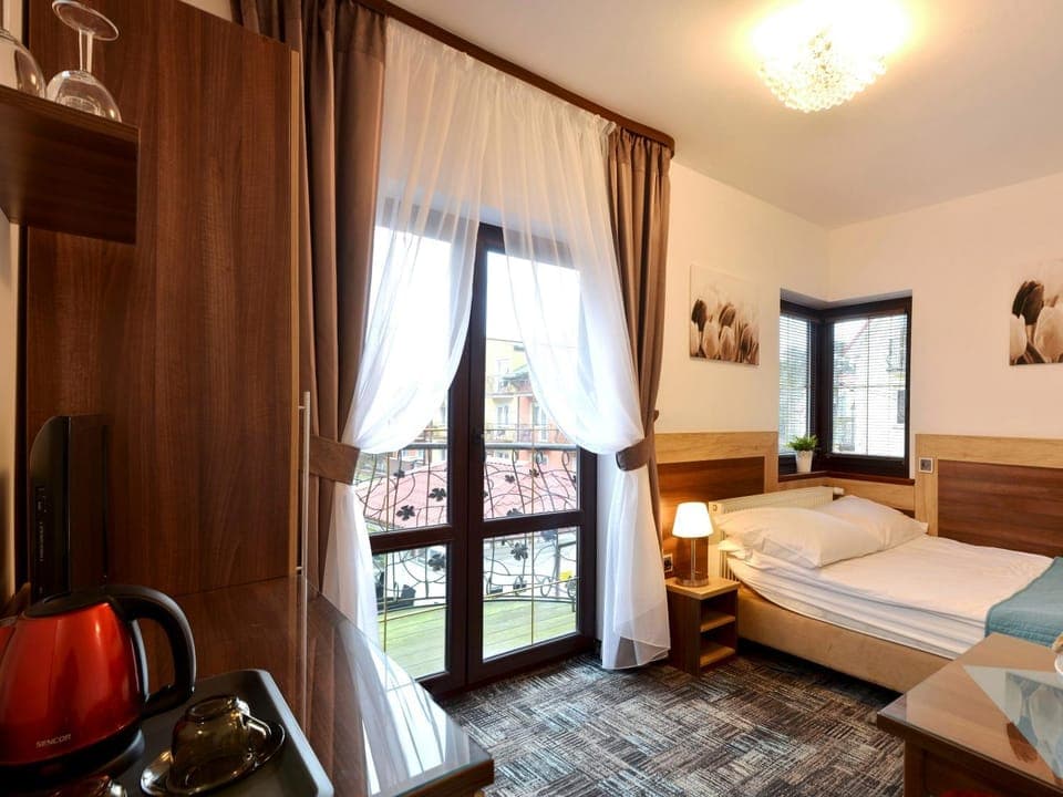 View (from property/room), Other, Photo of the whole room, Decorative detail, Bedroom