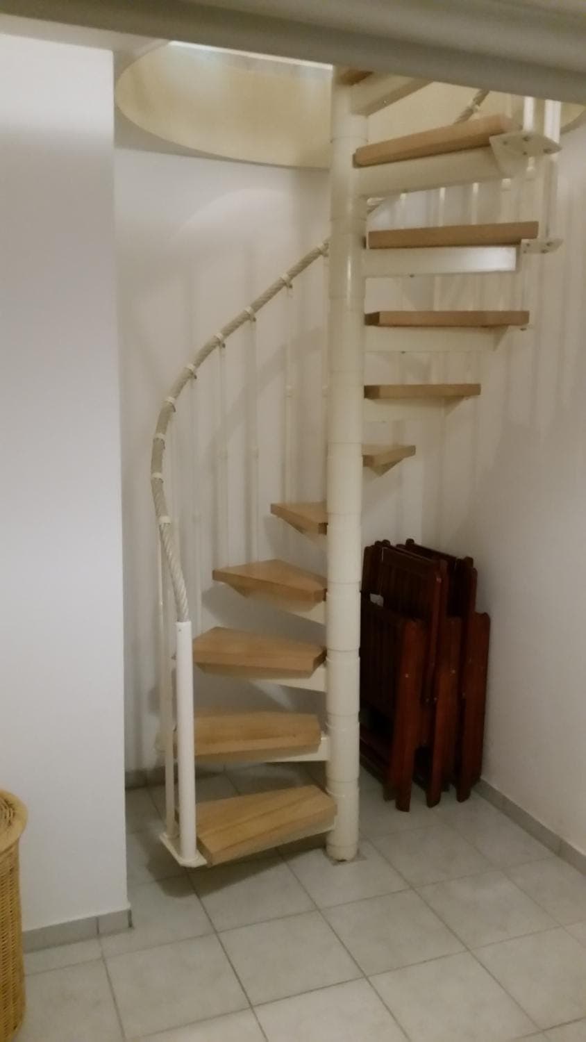 Decorative detail, Area and facilities