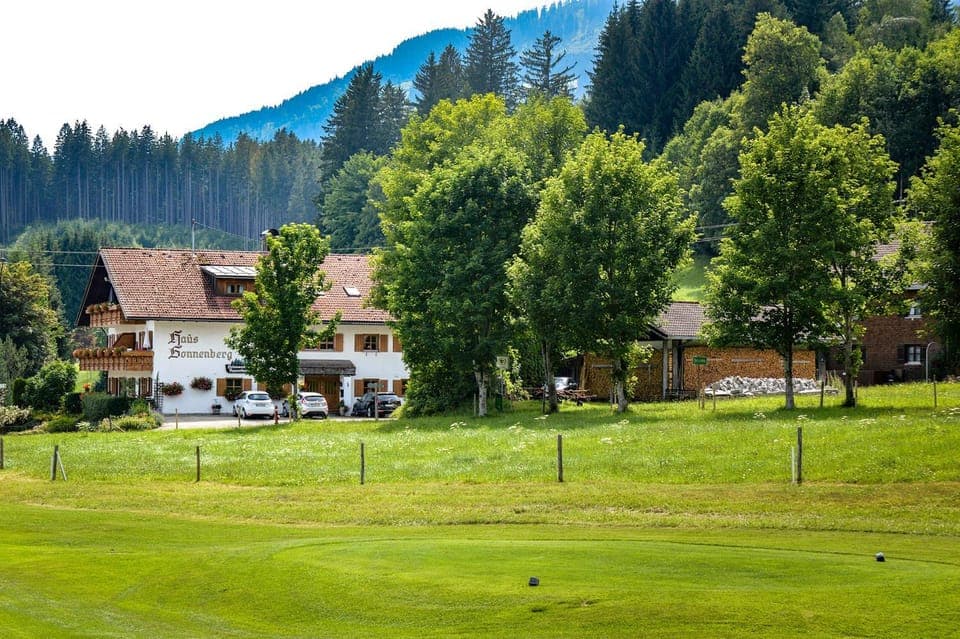 Facade/entrance, Natural landscape, Garden, Golfcourse, Mountain view