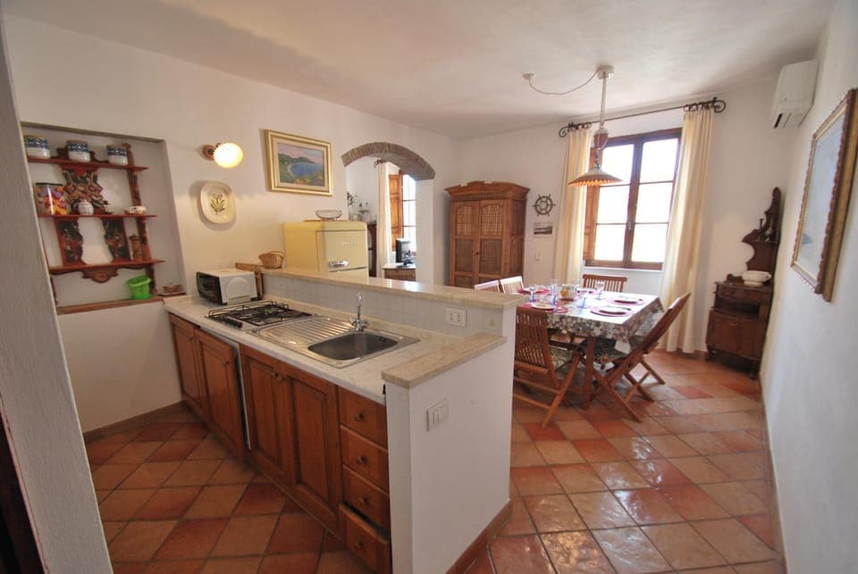 Kitchen or kitchenette, Living room