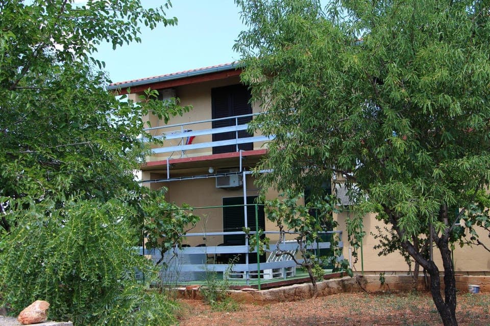 Property building, Garden, Balcony/Terrace