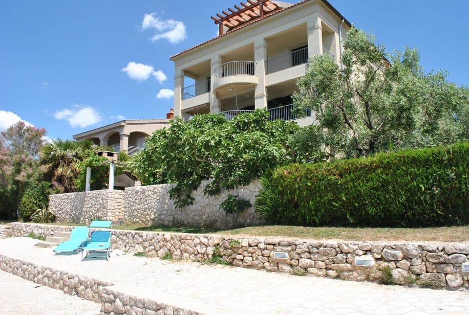 Facade/entrance, Garden, Beach