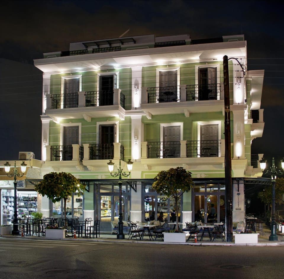 Restaurant/places to eat, Facade/entrance, Night, City view, Continental breakfast, Alcoholic drinks