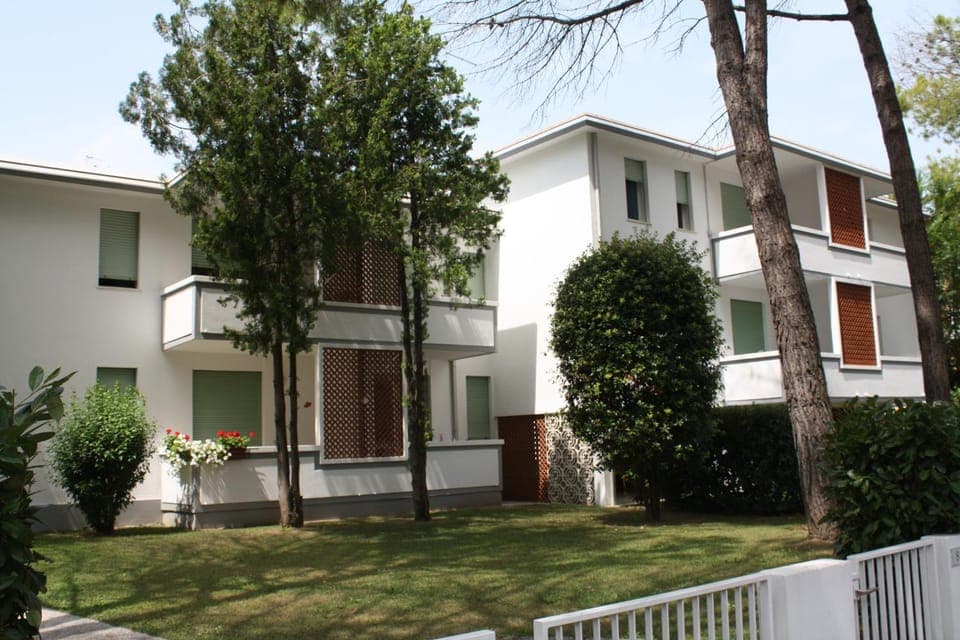 Property building, Day, Garden, Garden view