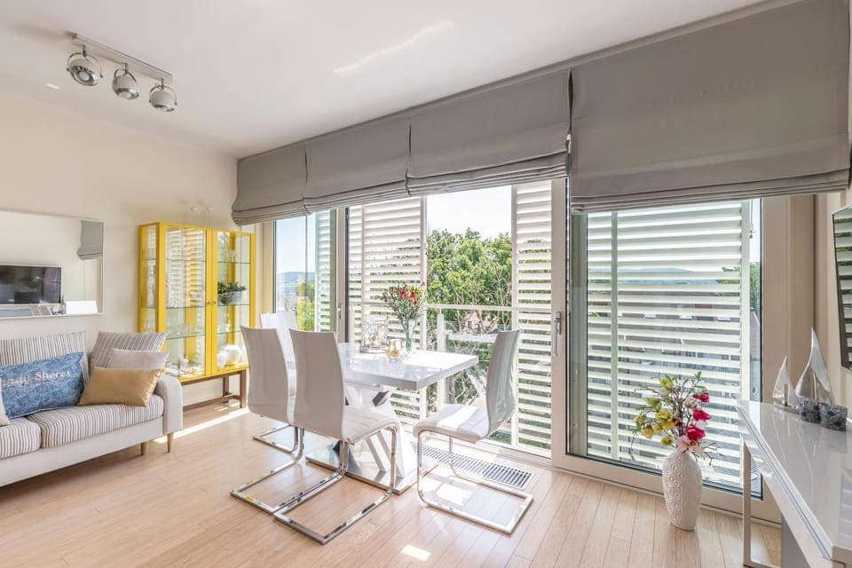 Living room, Photo of the whole room