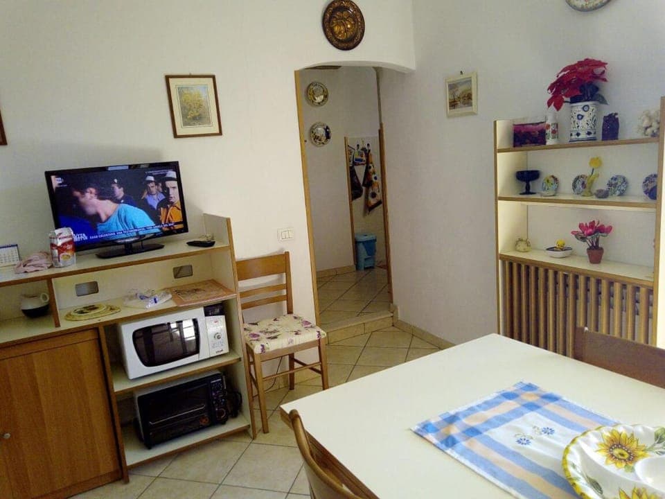 Living room, Dining area, Landmark view, Family