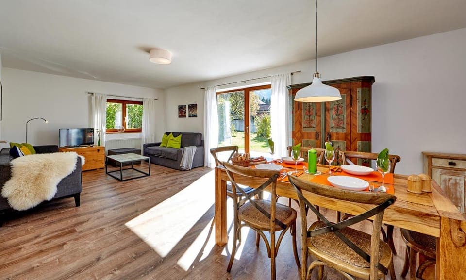 Living room, Dining area