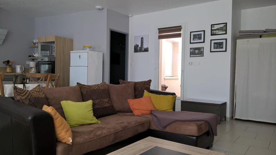 Communal lounge/ TV room