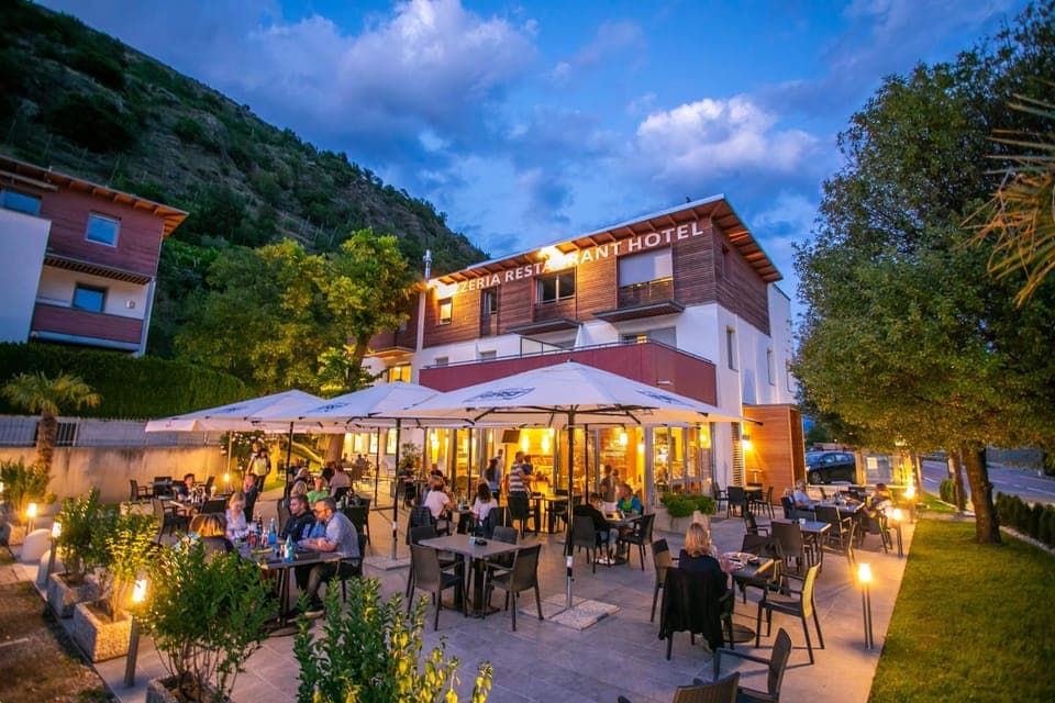 Property building, Restaurant/places to eat, Restaurant/places to eat, Garden