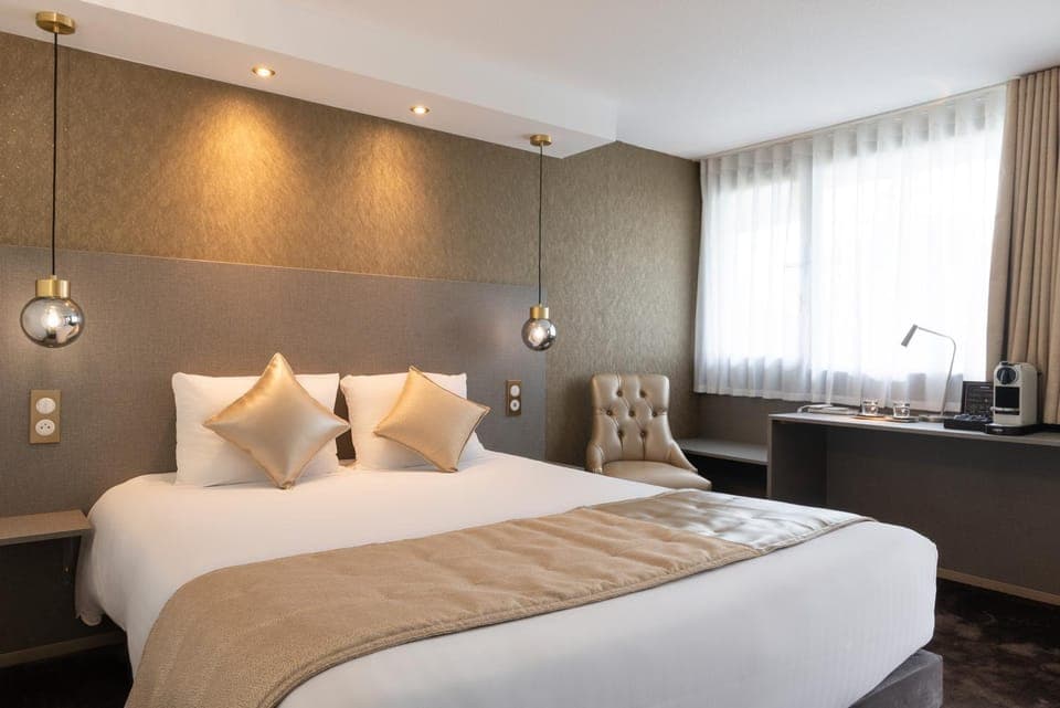 Photo of the whole room, Decorative detail, Bedroom