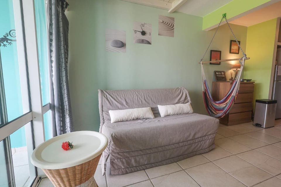 Bed, Living room