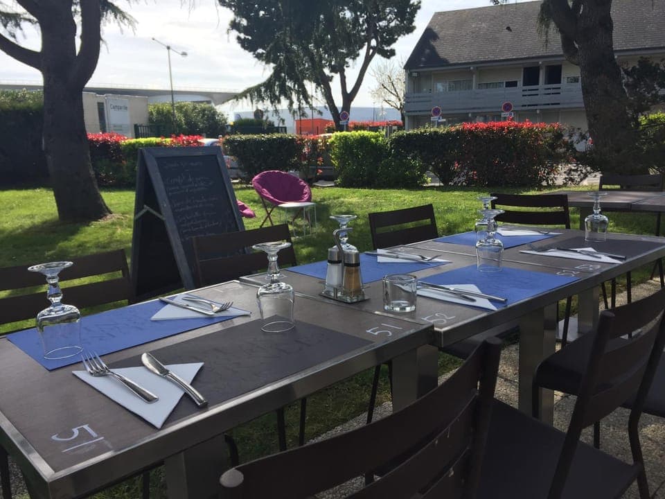 Patio, Staff, Restaurant/places to eat, Restaurant/places to eat, Activities, BBQ facilities, Garden, Balcony/Terrace, Lounge or bar, Banquet/Function facilities, Guests, Garden view, Buffet breakfast, Lunch, Dinner, group of guests, Family