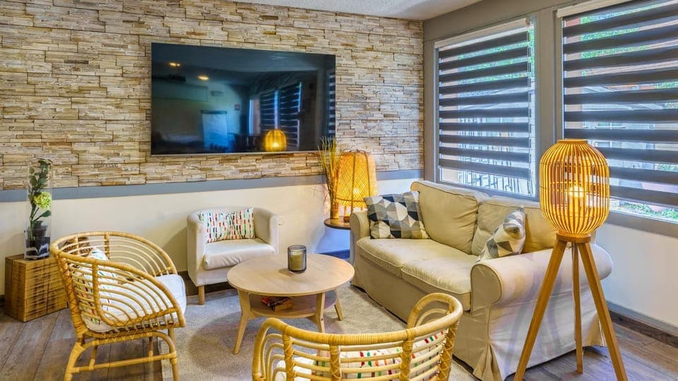 Communal lounge/ TV room, Living room