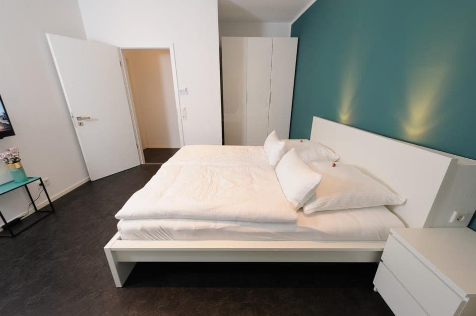 Photo of the whole room, Bedroom