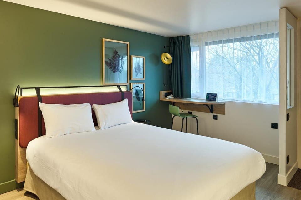 Bed, Photo of the whole room, Bedroom, hair dresser