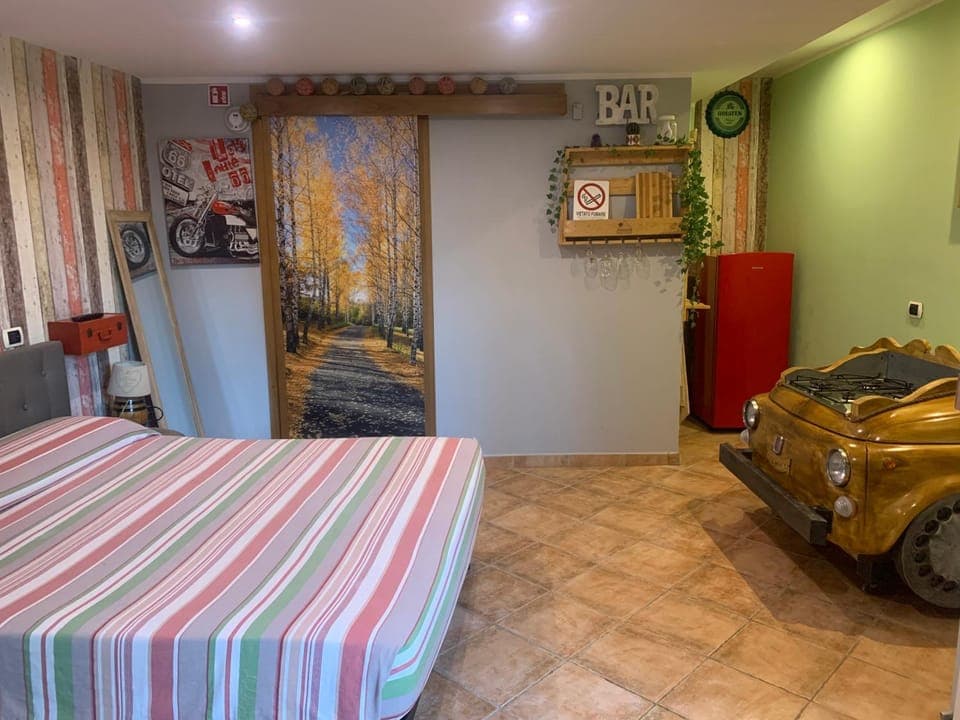 Photo of the whole room, Bedroom