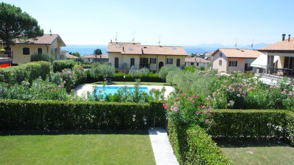 Garden view, Lake view, Pool view