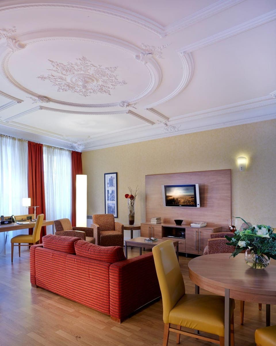 Living room, Dining area