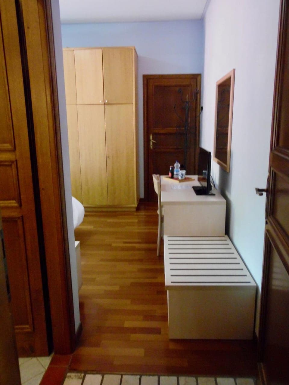 Bed, TV and multimedia, Bedroom