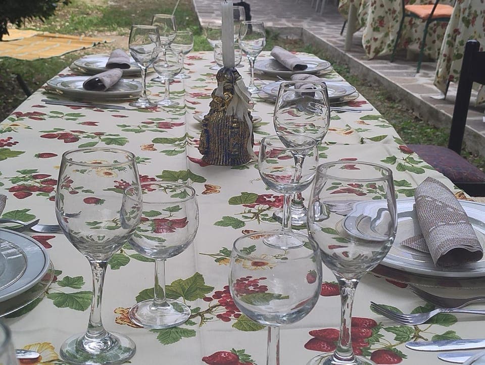 Garden, Business facilities