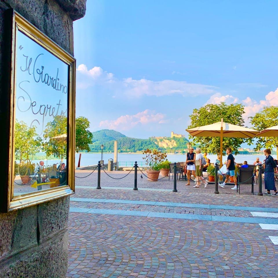 Nearby landmark, Facade/entrance, Evening entertainment, Logo/Certificate/Sign, Lake view, Entertainment