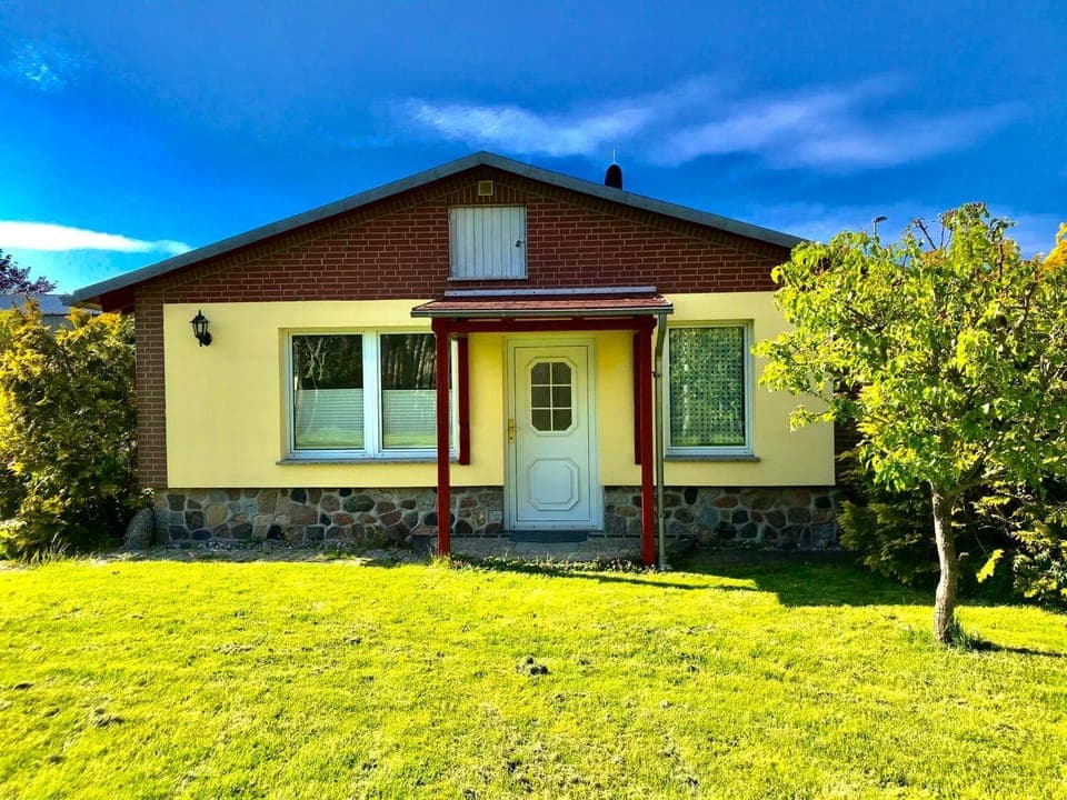 Property building, Spring, Day, Garden, Garden view
