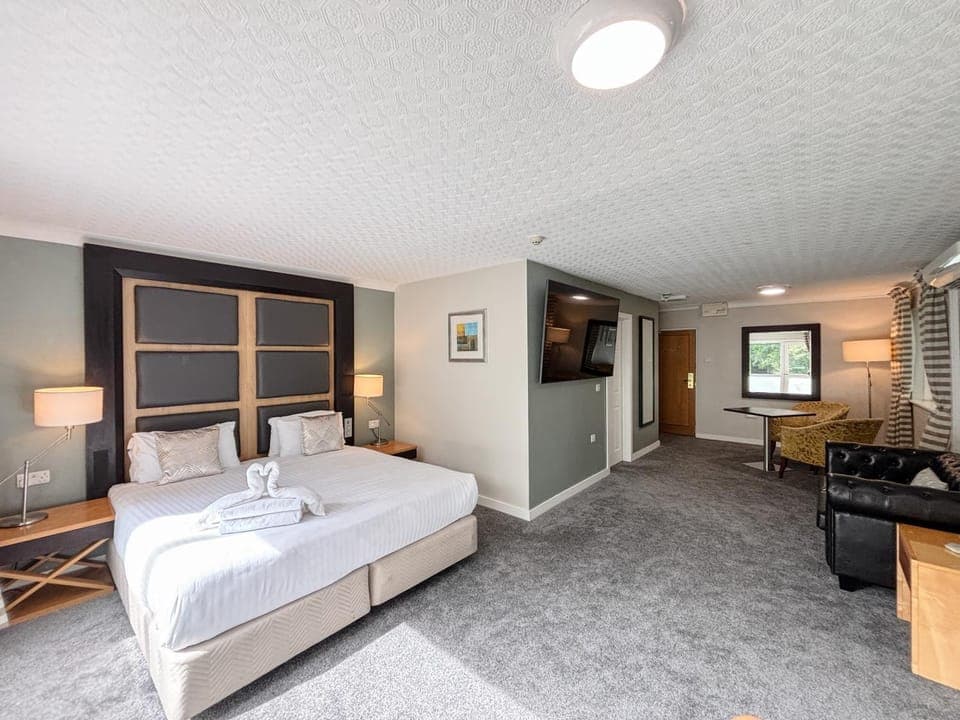 Bed, Living room, Seating area, Bedroom