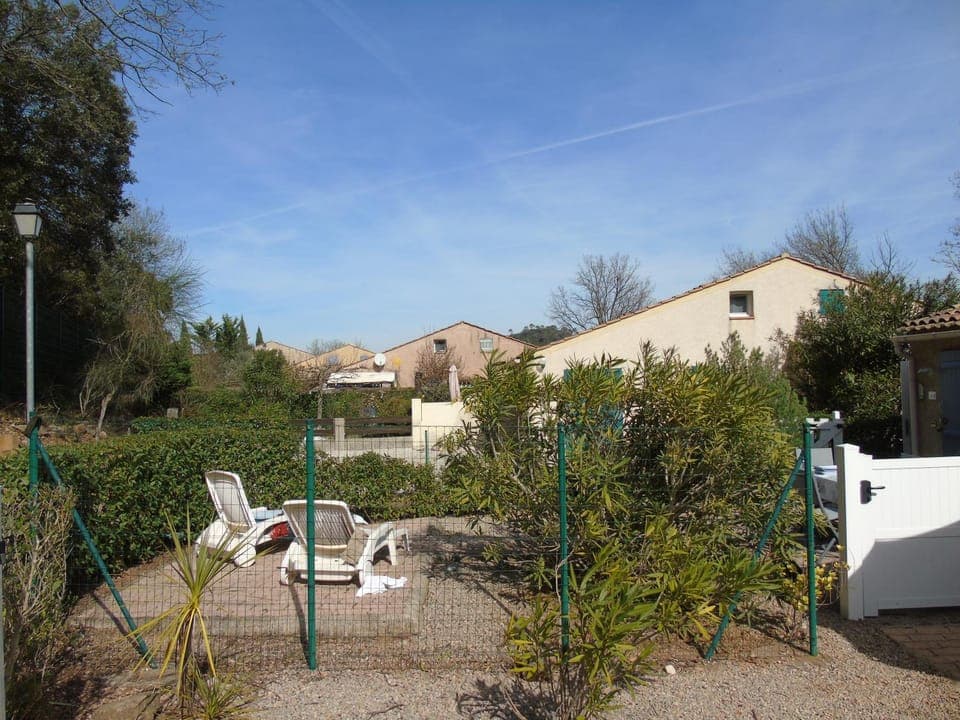 Property building, Garden, Balcony/Terrace