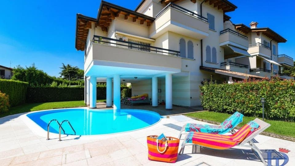Property building, Patio, Garden, Garden view, Swimming pool, sunbed