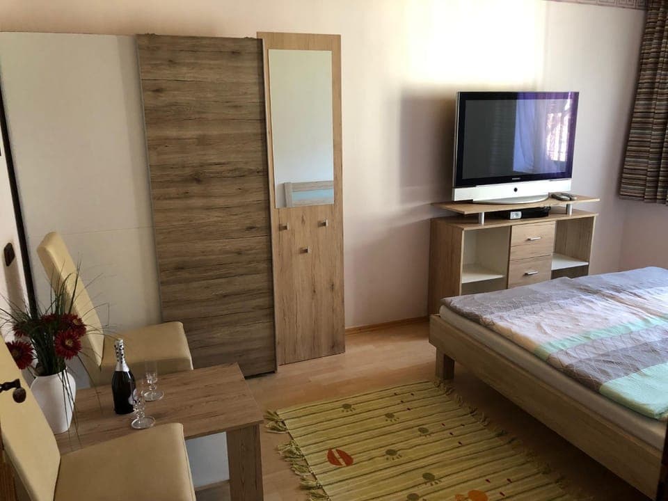 Communal lounge/ TV room, TV and multimedia, Photo of the whole room