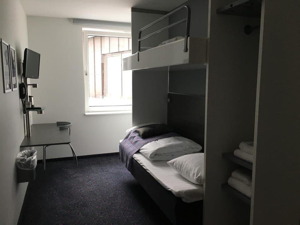 Bed, TV and multimedia, Photo of the whole room, Bedroom, bunk bed, internet