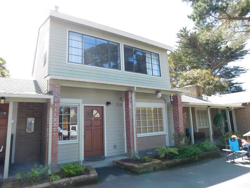 Property building, Facade/entrance, Sea view