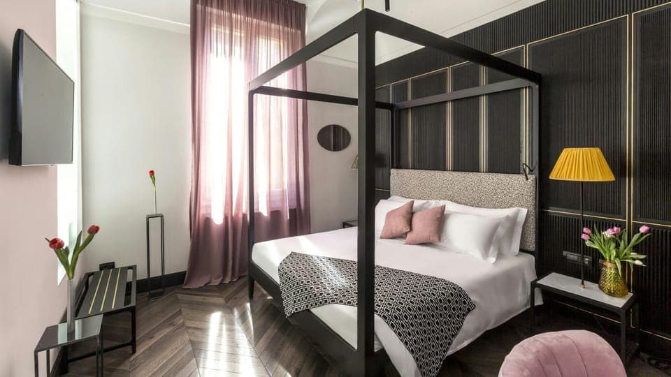 Bed, TV and multimedia, Photo of the whole room, Bedroom