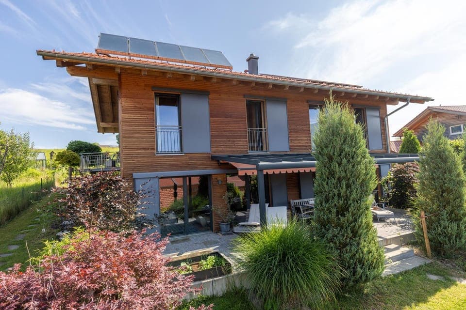 Property building, Day, Garden, Garden view