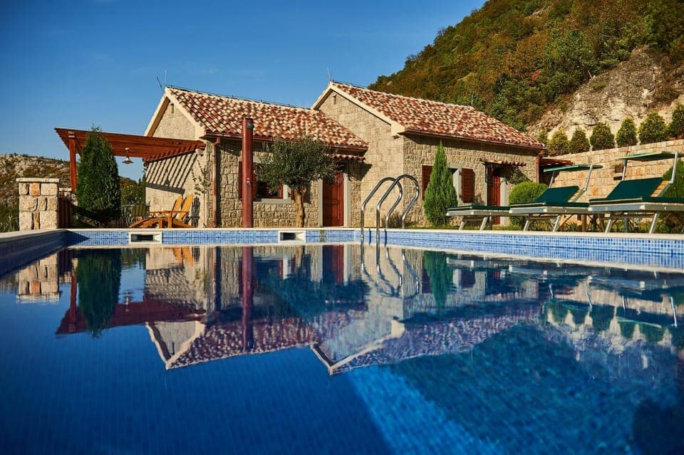 Off site, Day, Summer, Garden, Garden, Balcony/Terrace, Garden view, Mountain view, Pool view, Swimming pool, Swimming pool, Inner courtyard view