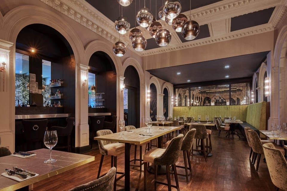 Restaurant/places to eat, Spring, Day, Lounge or bar, On site