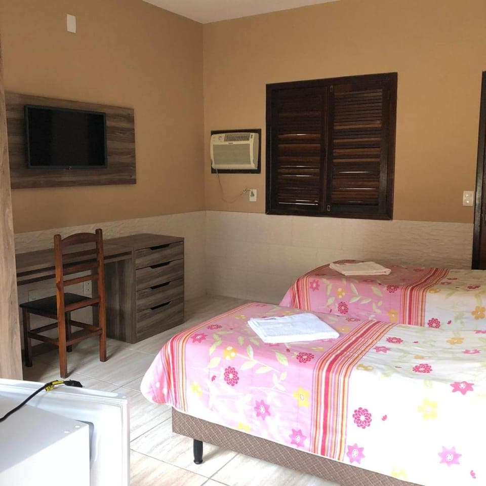 Bed, TV and multimedia, Photo of the whole room, Bedroom, air conditioner