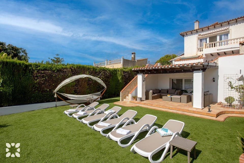 Property building, Patio, Spring, Day, Garden view, Pool view, Swimming pool, sunbed