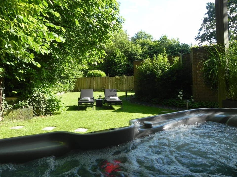 Garden, Hot Tub