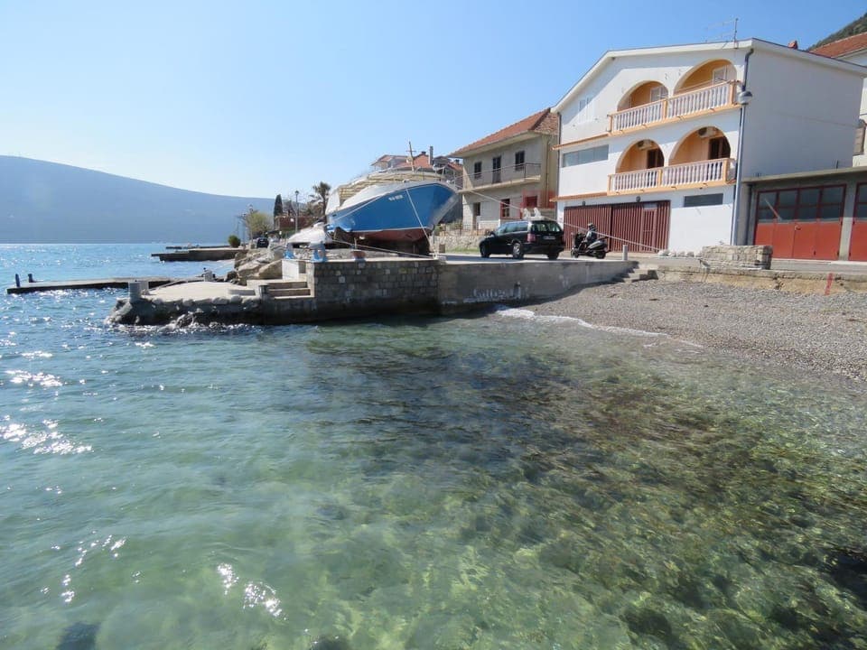 Property building, Facade/entrance, Neighbourhood, Beach