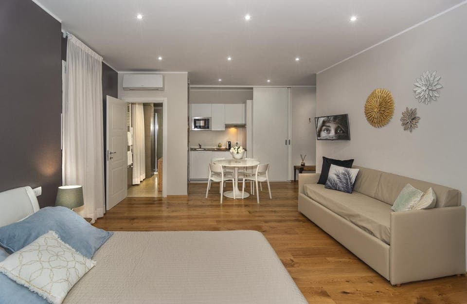 Kitchen or kitchenette, Living room, Dining area, Bedroom