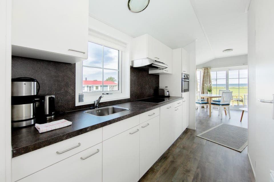 Bed, TV and multimedia, View (from property/room), Kitchen or kitchenette, Photo of the whole room